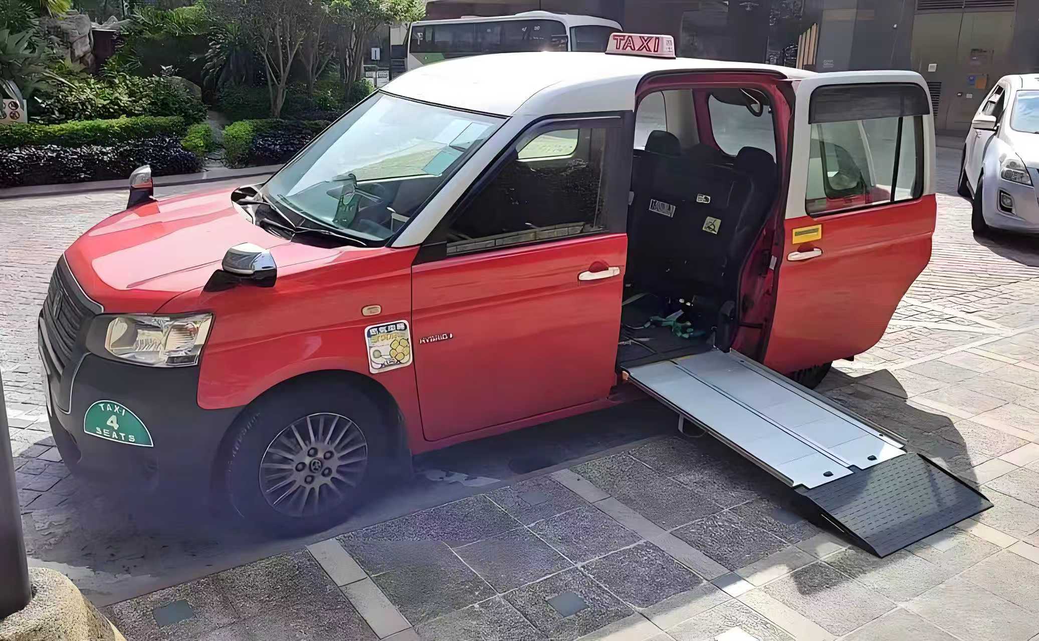 6座計程車內部